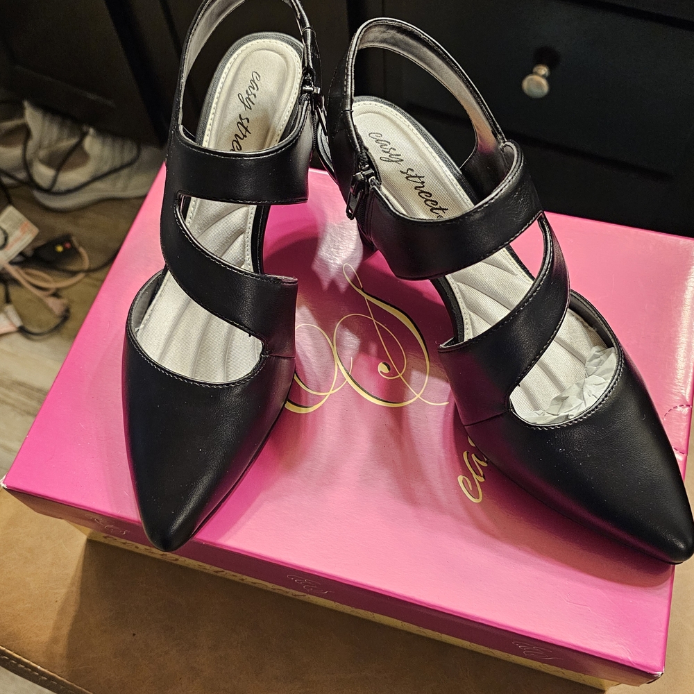 Easy Street Black Strappy Heels